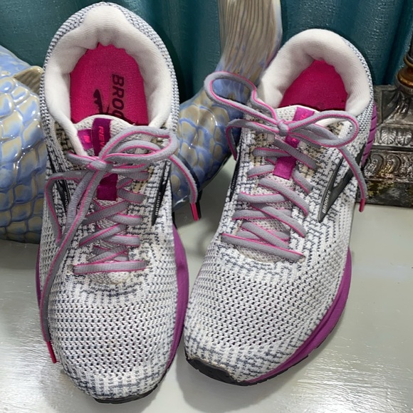 BROOKS Revel 3 Women’s Running Shoes size 8.5. Still in good used condition! - Picture 2 of 6